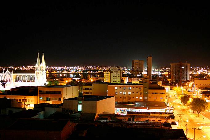 Ficheiro:CidadeDEpetrolina.jpg