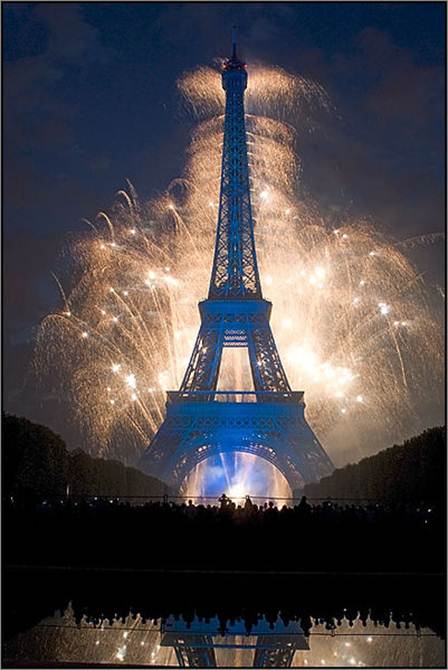 Ficheiro:Tour eiffel feu artifice.jpg