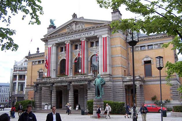 Ficheiro:Oslo Nationaltheatret.JPG