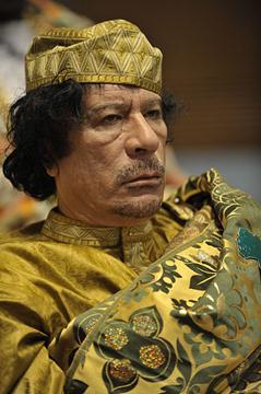 Ficheiro:Muammar al-Gaddafi at the AU summit.jpg