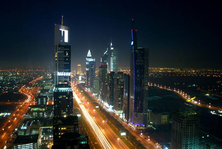 Ficheiro:Dubai night skyline.jpg