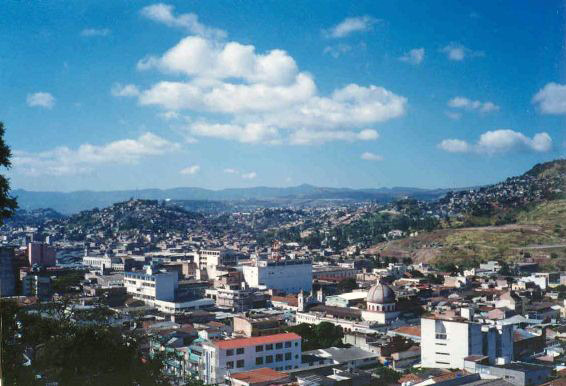 Ficheiro:Tegucigalpa from La Leona.jpg