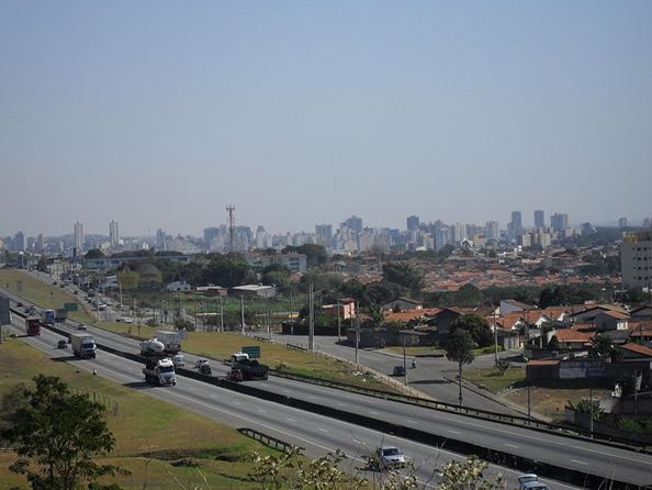 Ficheiro:Taubateskyline.JPG