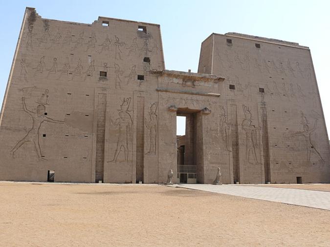 File:Temple of Edfu 02.jpg