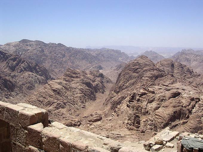 Ficheiro:View From Sinai.JPG