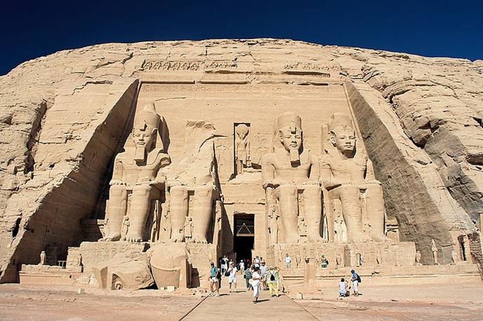 Ficheiro:Abu Simbel, Ramesses Temple, front, Egypt, Oct 2004.jpg