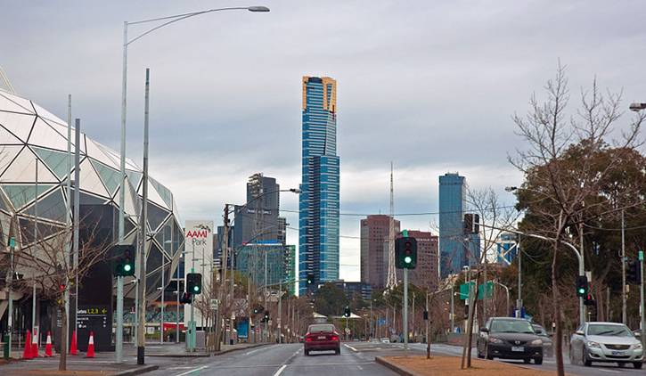 Ficheiro:Eureka Tower, Melbourne, Victoria, Australia, 15 Aug. 2010 - Flickr - PhillipC.jpg