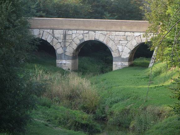 File:SAVIGNANO Ponte Romano.jpg