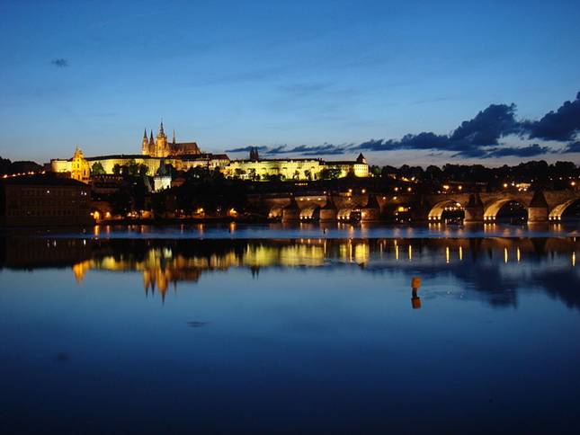 Ficheiro:Prague at afternoon.JPG