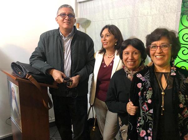 A imagem pode conter: 4 pessoas, incluindo Isabel Loo Fernández, Maria Reyna de Morante e Ana Delgado, pessoas sorrindo, pessoas em pé