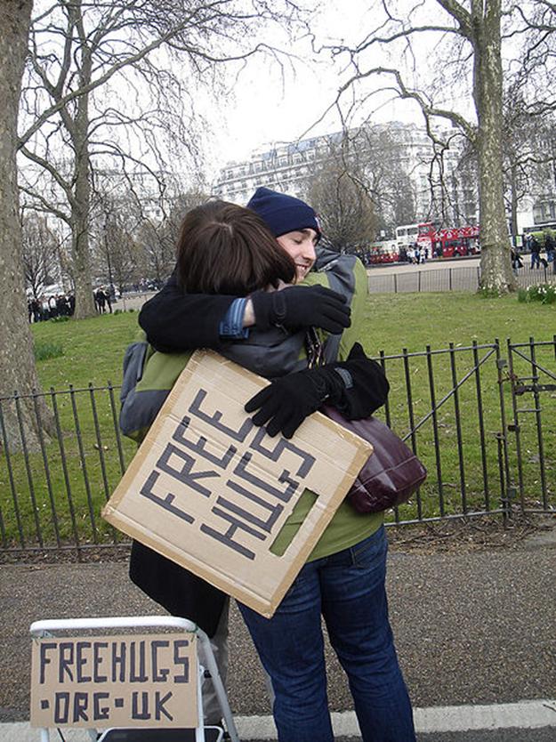 File: 'FREE HUGS', canto do alto-falante, Hyde Park, London.jpg