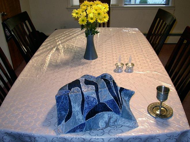 File:Shabbat table setting.jpg