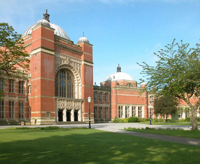 Aston_Webb_Hall,_Birmingham_University