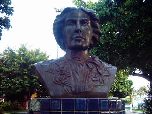 File:Amelia Rodrigues Busto.jpg
