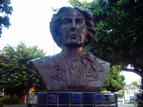 File:Amelia Rodrigues Busto.jpg