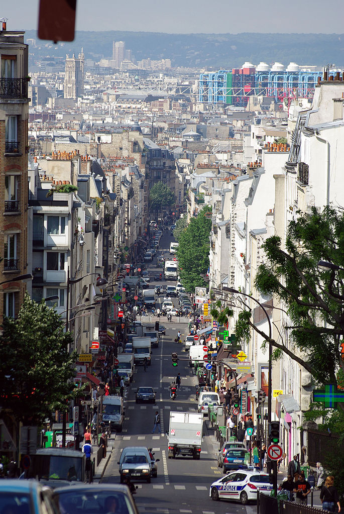 https://upload.wikimedia.org/wikipedia/commons/thumb/d/dc/Rue_de_M%C3%A9nilmontant.jpg/685px-Rue_de_M%C3%A9nilmontant.jpg