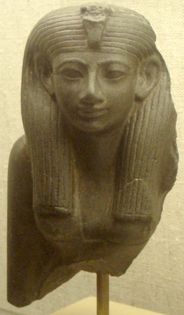 https://upload.wikimedia.org/wikipedia/commons/5/53/HatshepsutStatuette_MuseumOfFineArtsBoston.png
