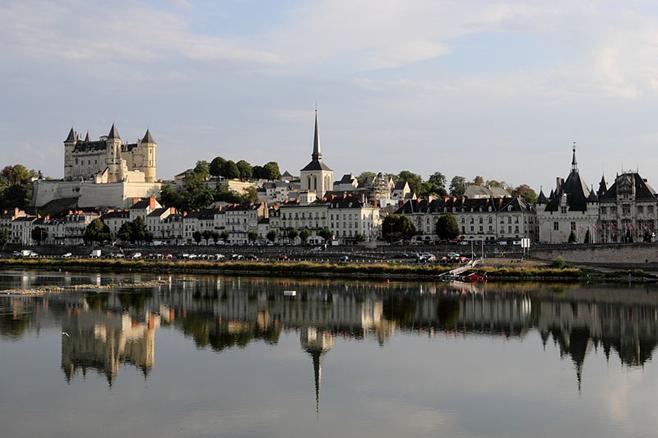 Ligaes Ficheiro: Panorama of Saumur.JPG