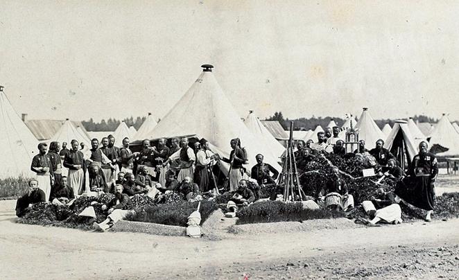 Arquivo: Tente de zouaves au camp de Châlons.jpg