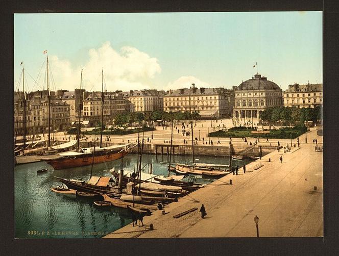 https://upload.wikimedia.org/wikipedia/commons/thumb/6/66/The_Place_Gambetta_and_docks%2C_Havre%2C_France-LCCN2001698147.jpg/800px-The_Place_Gambetta_and_docks%2C_Havre%2C_France-LCCN2001698147.jpg