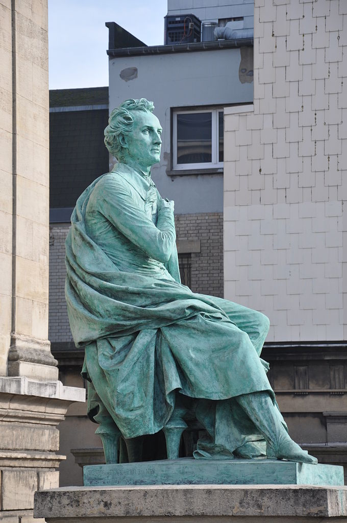https://upload.wikimedia.org/wikipedia/commons/thumb/a/af/Casimir_Delavigne_Statue_Le_Havre.JPG/680px-Casimir_Delavigne_Statue_Le_Havre.JPG