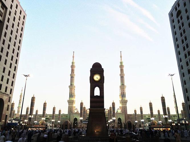 File:View of Masjid-e-Nabawi Gate 21, 22.jpg