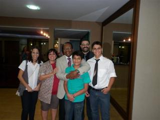 19) Raul Teixeira com a Famlia Baldovino (Laura-Regina-Raul-Estvo-Enrique-Guilherme) em visita recente a Foz do Iguau em 14 03 2011