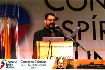 2) Baldovino como conferencista no 5 Congresso Esprita Mundial na Colmbia em 2007