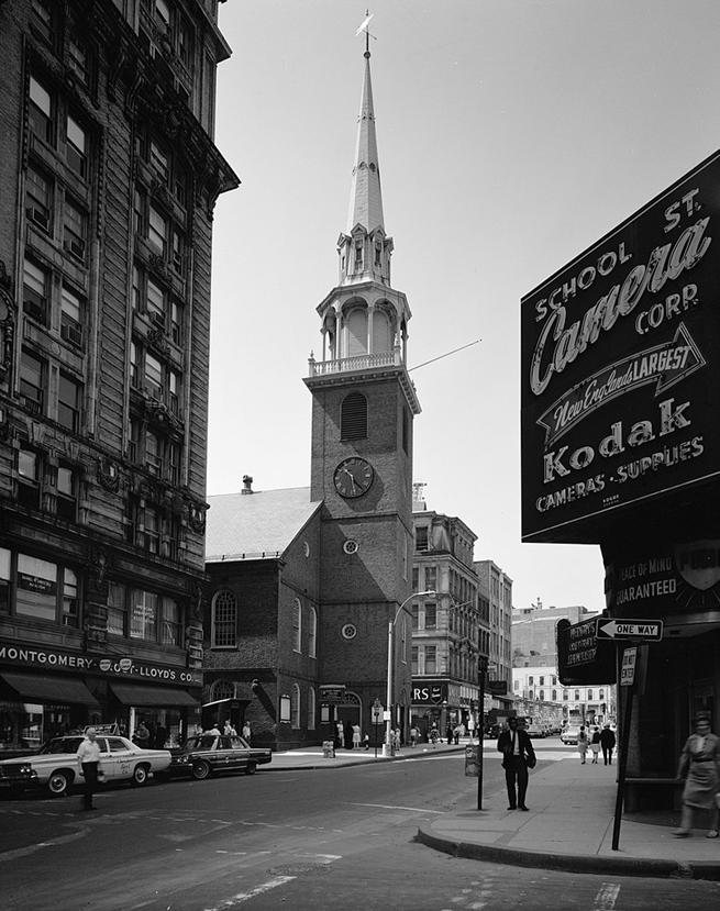 https://upload.wikimedia.org/wikipedia/commons/thumb/0/01/Old_South_Meetinghouse_BW.jpg/809px-Old_South_Meetinghouse_BW.jpg