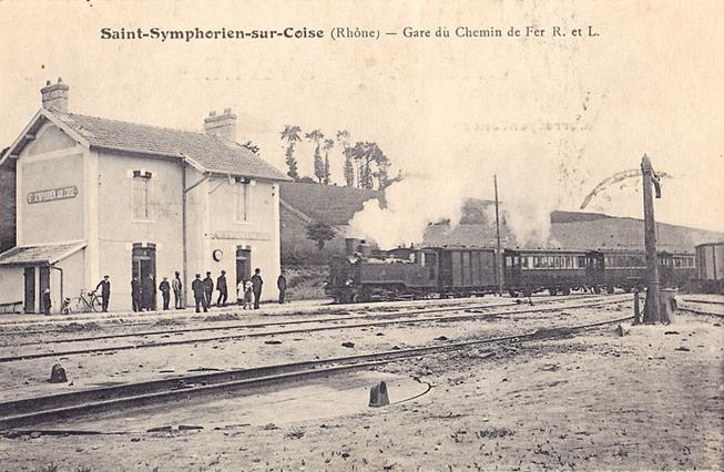 Fichier:INCONNU - SAINT-SYMPHORIEN-SUR-COISE - Gare du Chemin de fer R. et L..jpg