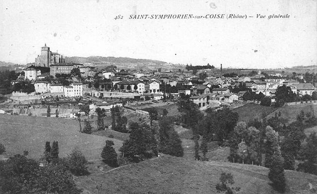 Carte postale ancienne montrant une vue gnrale du bourg