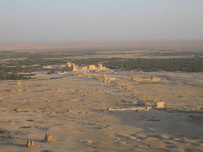 Ficheiro:Roman City Palmyra with Bel Temple.jpeg