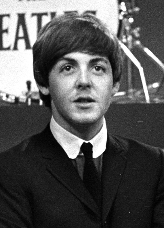 https://upload.wikimedia.org/wikipedia/commons/0/00/Paul_McCartney_Headshot_%28cropped%29.jpg