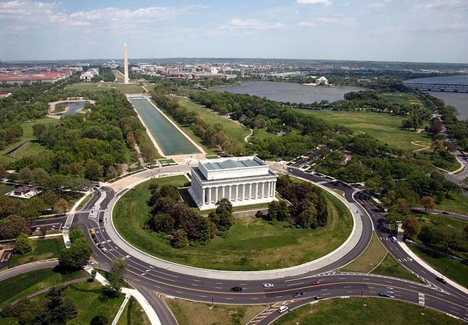File:Aerial view of Lincoln Memorial - west side.jpg