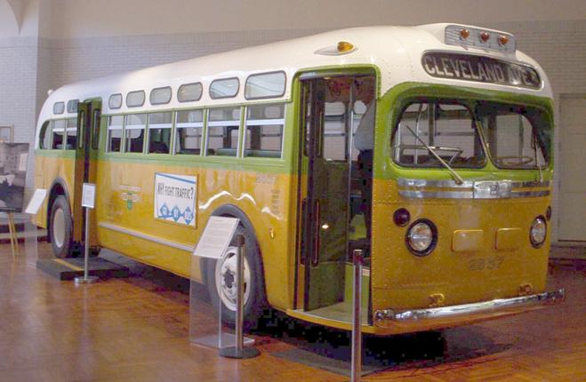 https://upload.wikimedia.org/wikipedia/commons/2/23/Rosa_Parks_Bus.jpg