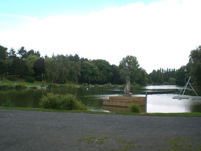 Fichier:Lac du paradis louvroil.JPG