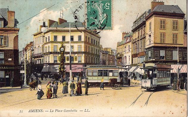 https://upload.wikimedia.org/wikipedia/commons/thumb/b/b7/LL_35_-_AMIENS_-_La_Place_Gambetta_%28couleur%2C_2_trams_dt_le_30%29.jpg/1024px-LL_35_-_AMIENS_-_La_Place_Gambetta_%28couleur%2C_2_trams_dt_le_30%29.jpg