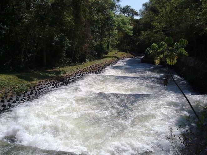 Arquivo: Canal de piracema Usina hidroelectrica de itaipu.jpg