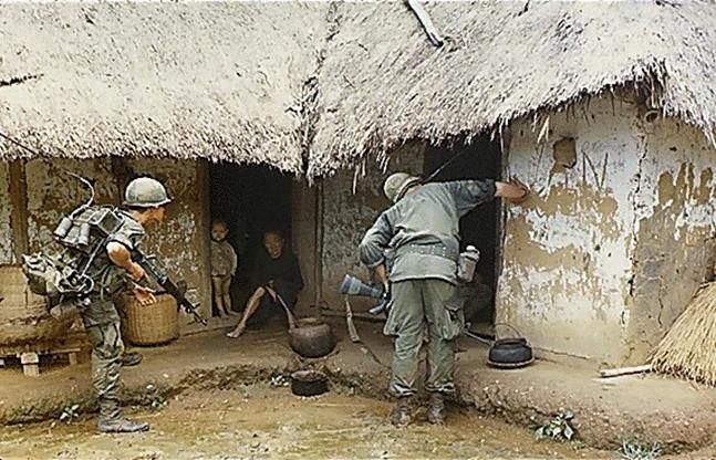 https://upload.wikimedia.org/wikipedia/commons/0/02/Checking_house_during_patrol.jpg