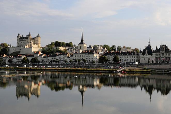 File:Panorama of Saumur.JPG