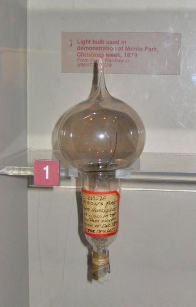 https://upload.wikimedia.org/wikipedia/commons/7/76/Edison_bulb.jpg