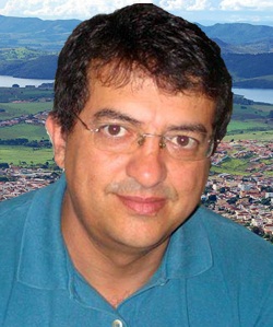 http://www.oconsolador.com.br/ano5/241/Paulo_henrique_bueno.jpg