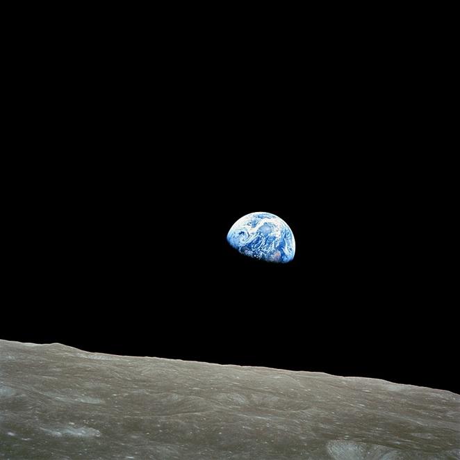 768px-NASA-Apollo8-Dec24-Earthrise