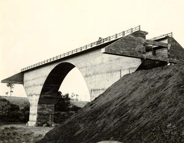 PONTE SOB RIO BAGUAU