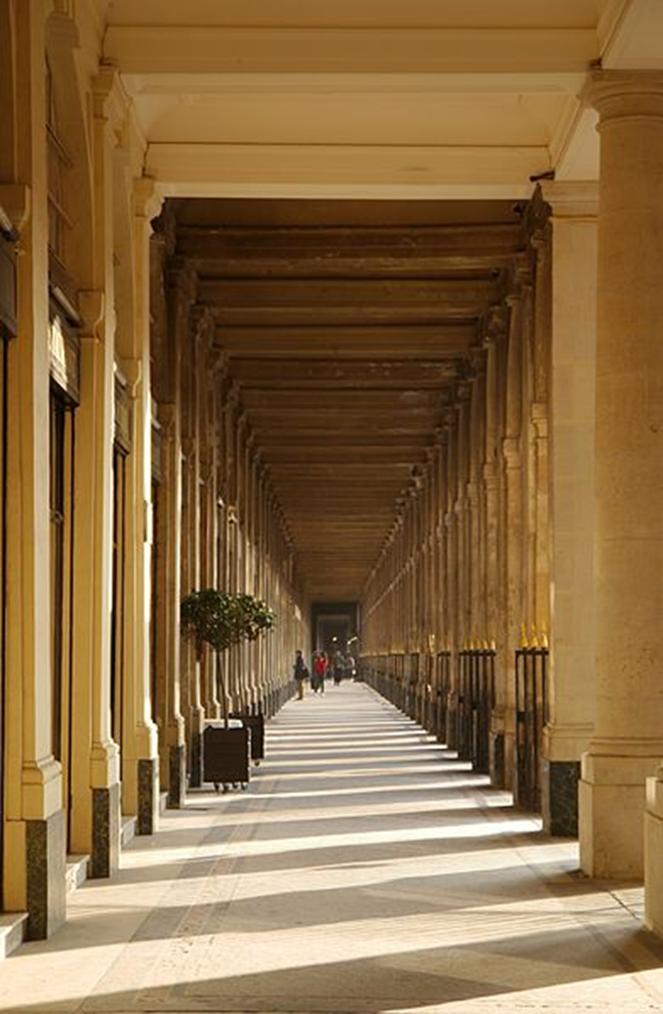 391px-Galerie_de_Valois_February_29,_2012