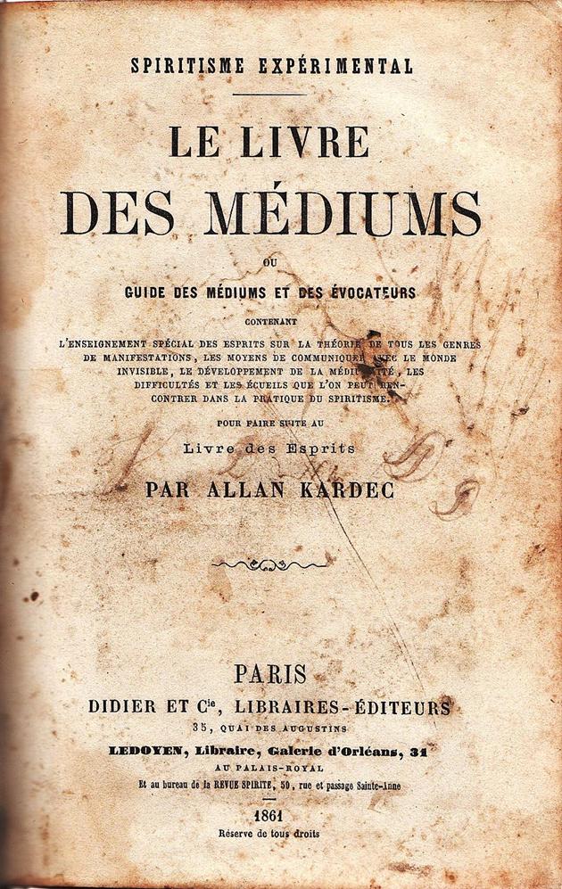 800px-Le_Livre_des_Mdiums