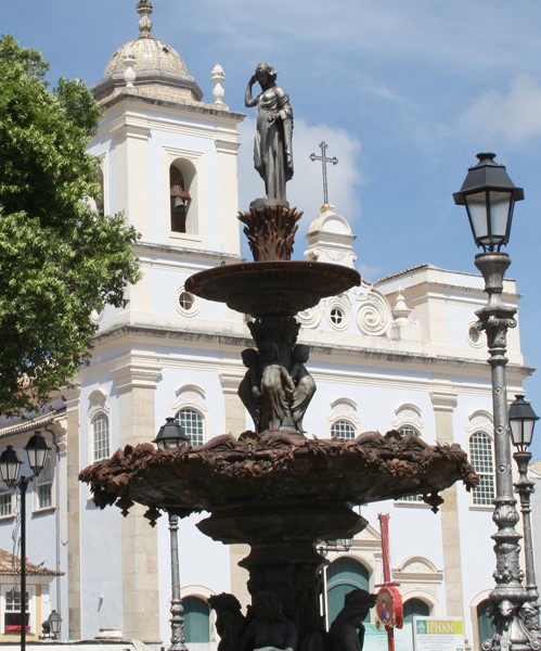 Um dos primeiros chafarizes que sr. Rocha trouxe de Paris para a Companhia de guas, fundada por ele, em Salvador, em 1850