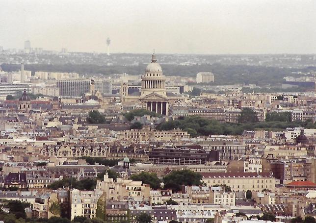 vista de Paris com o Panteo no centro 
