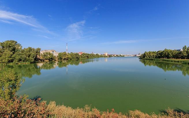 800px-Kazan_Lower_Qaban_Lake_08-2016