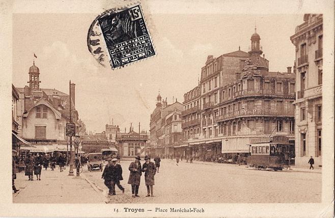File:MIGNOT 14 - TROYES - Place Mar�chal-Foch.jpg